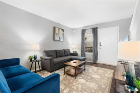 Beautiful 2BR 5 Minutes to UT 8756